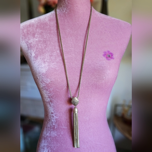 Vintage pale goldtone tassel necklace. - Picture 1 of 9